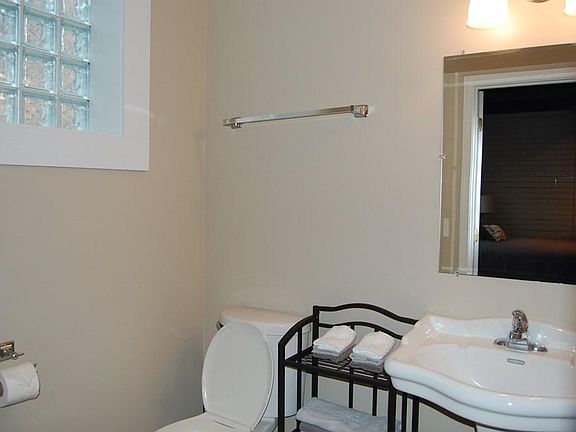 4th image of 316 1/2 Park Ave SE