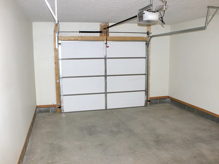 2206 Shamrock Ln — Photo 11