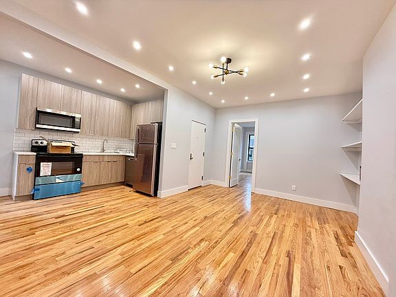 4th image of 282 Humboldt St #1