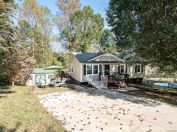 2nd image of 2224 Betts Ln