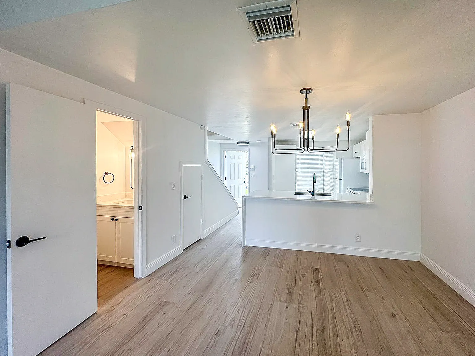 2 bed, 1.5 bath, 1040 sqft, $2,475 — Photo 4