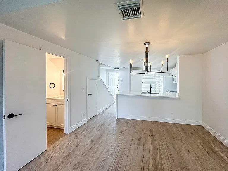 153 SW 3rd St — Photo 4