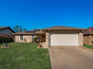307 Juniper Dr, Arlington, TX 76018