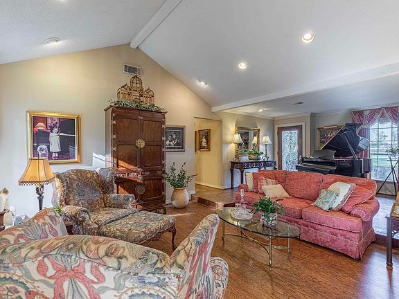 3rd image of 150 Burgessville Rd