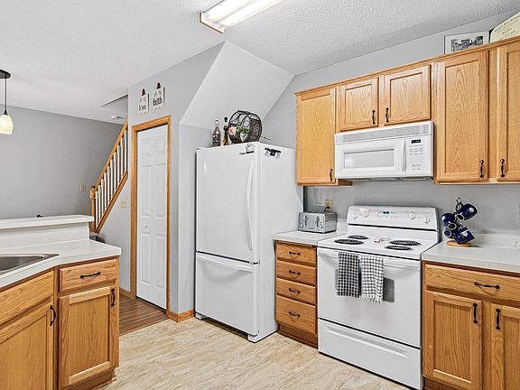 5th image of 1947 Bluestem Ln