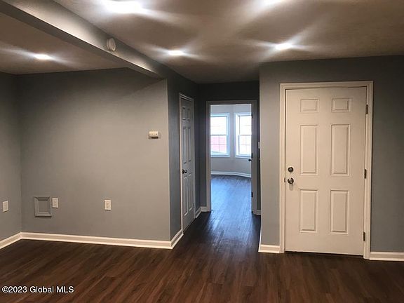 4th image of 16 Cortland Place