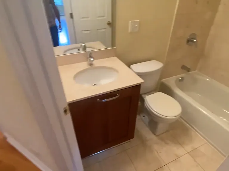 2242 W Morse Ave #G — Photo 8