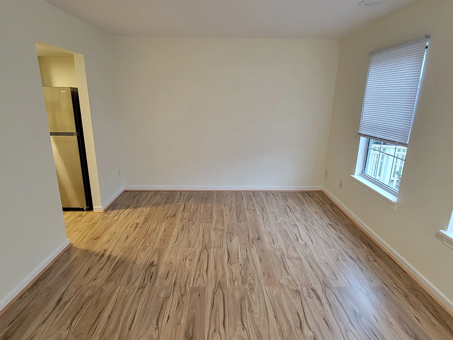 3 bed, 2.5 bath, 1280 sqft, $1,995 — Photo 3