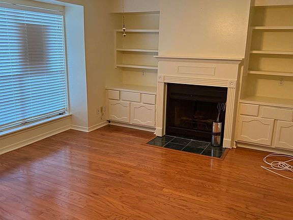 5th image of 152 S Foster Dr