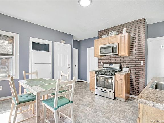 5th image of 67 Sylvan Ave