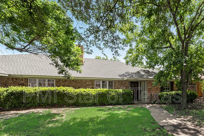 3 bed, 2.0 bath, 1327 sqft, $1,995 — Photo 4