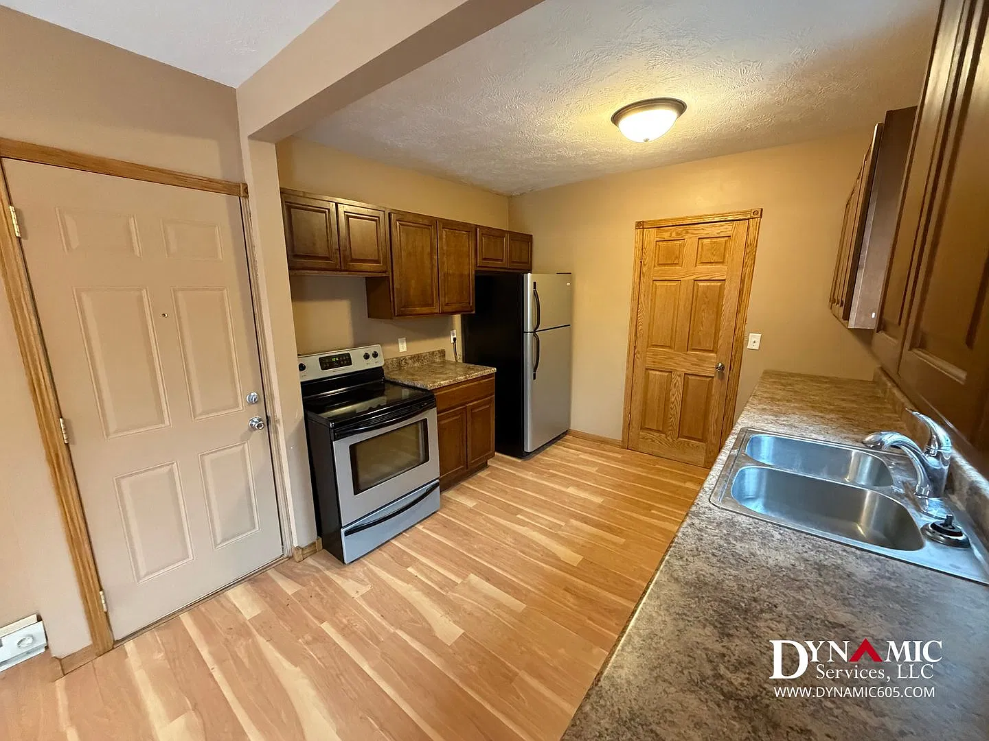 717 W 16th St — Photo 3
