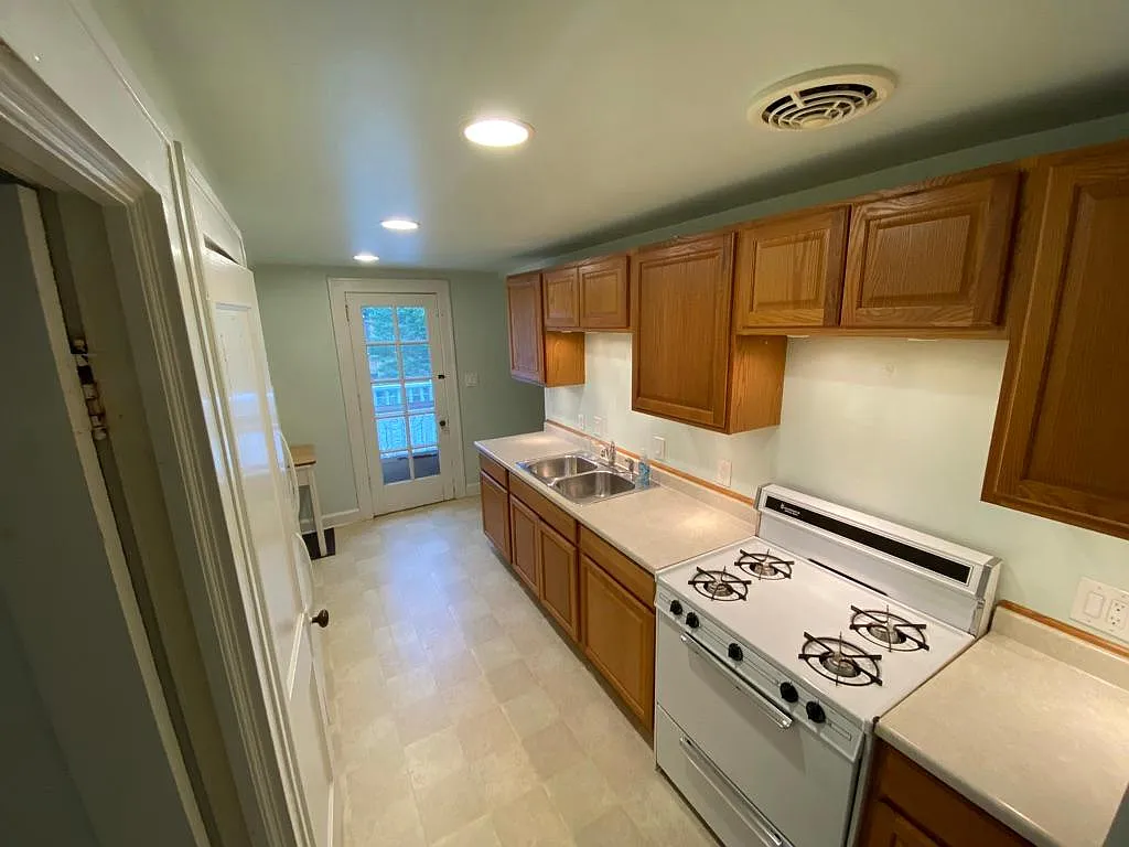 13488 Clifton Blvd — Photo 2