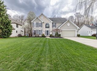 5476 Jacqueline Ln, North Olmsted, OH
