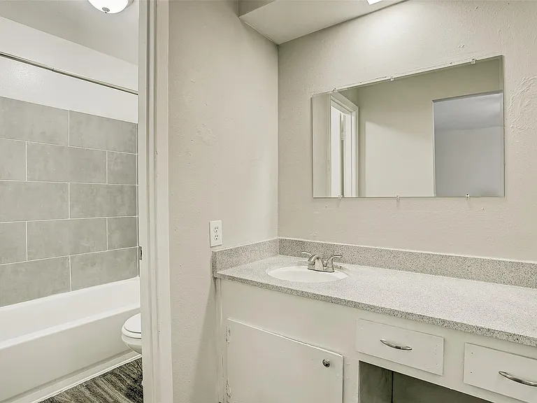 2322 Dunlavy St #10 — Photo 3
