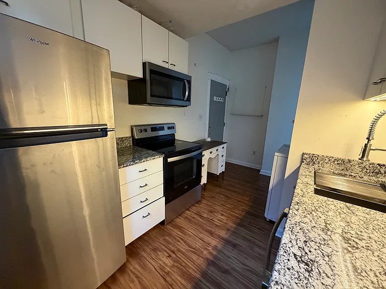 38 Hess St #B — Photo 7