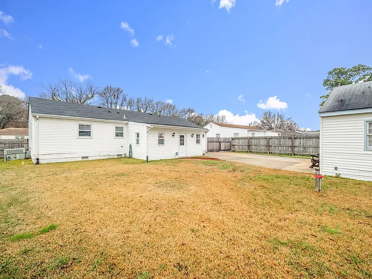 1061 Saint Julian Dr — Photo 32