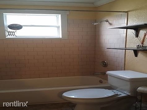 4th image of 806 W Woodlawn Ave