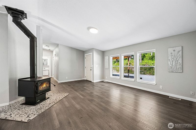 2nd image of 40402 66th Avenue E
