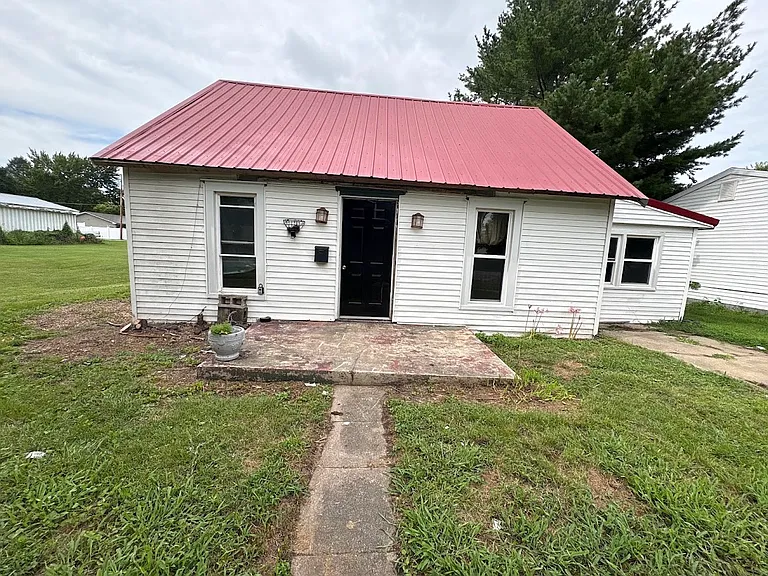 221 E Cherry St — Photo 2