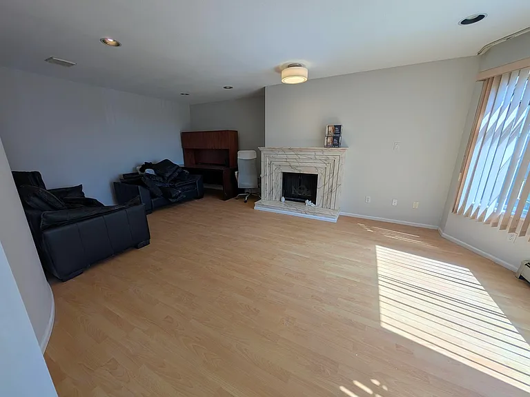 7 Thornhill Dr — Photo 2