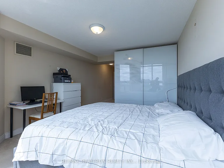 78 Harrison Garden Blvd #1409 — Photo 24
