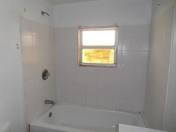 4th image of 1107 E River Cove St