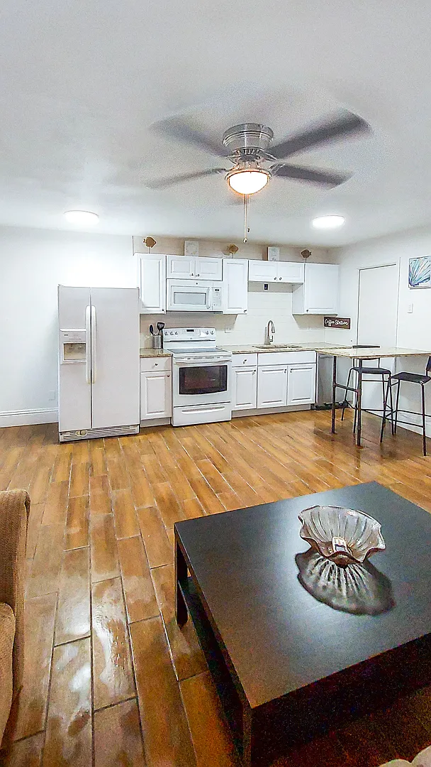 1 bed, 650 sqft, $2,000 — Photo 3