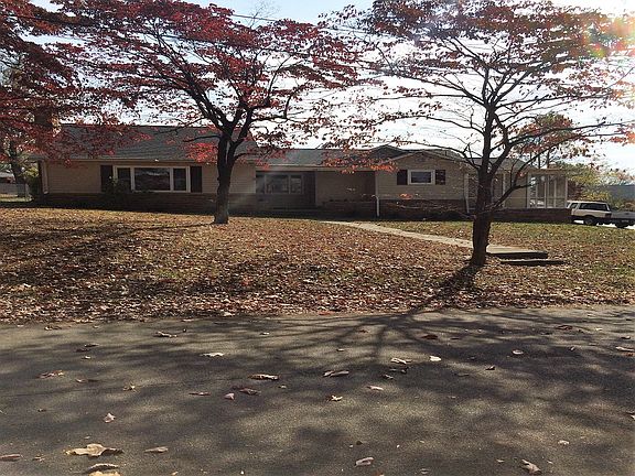 2nd image of 136 Woodland Dr