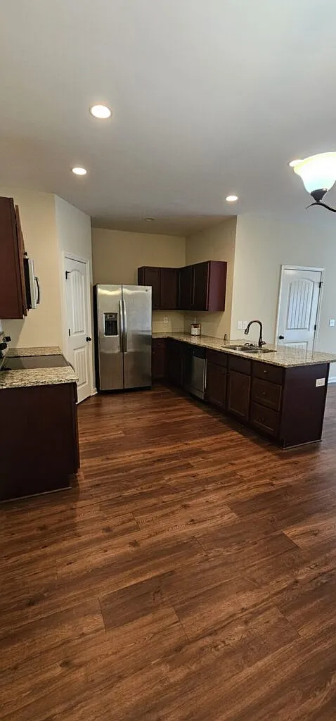 3 bed, 1200 sqft, $1,450 — Photo 4