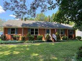 6719 Amberley Ln, Clemmons, NC 27012
