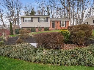 2608 Robin Hood Dr, Greensboro, NC 27408