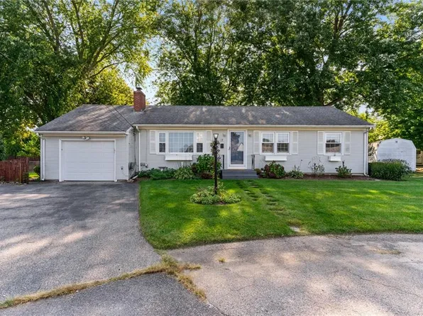 17 Bedford Rd, Cranston, RI 02910
