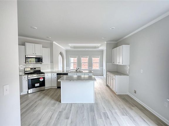 5th image of 690 Park Place Way