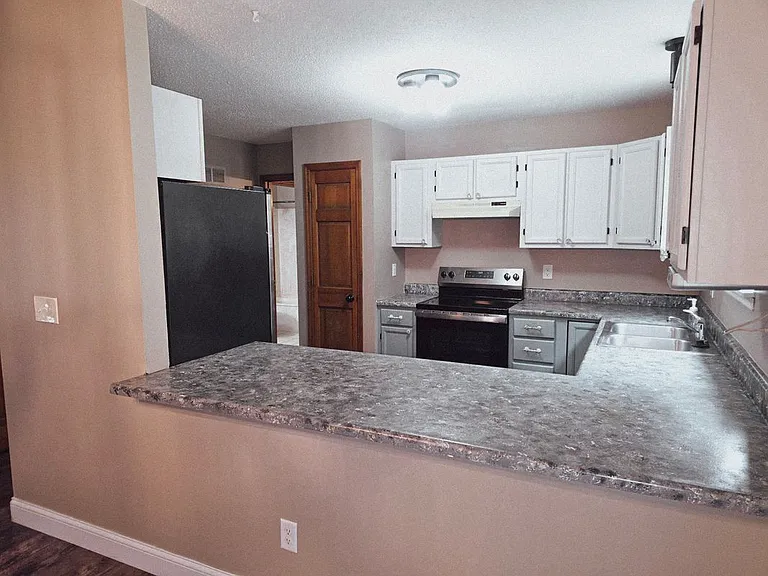 325 Westbrook Dr — Photo 5