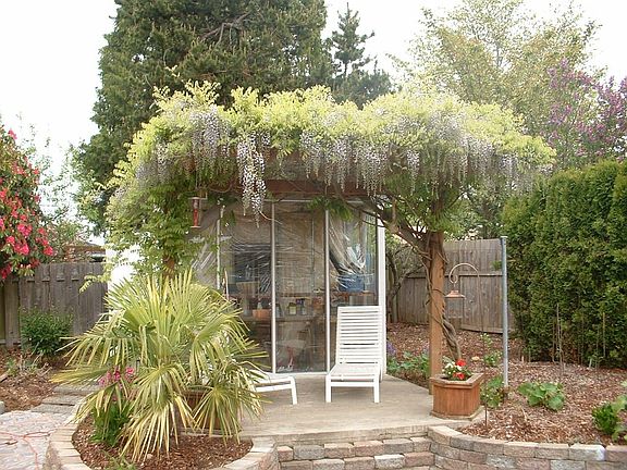 Green House W/Sitting Area