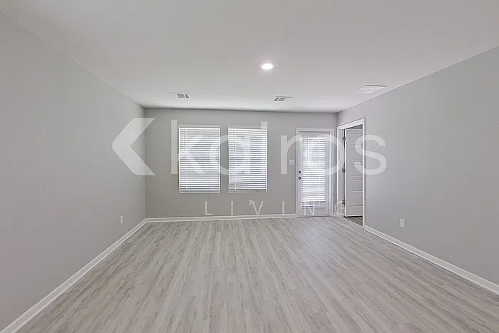 3 bed, 2.0 bath, 1276 sqft, $1,795 — Photo 2