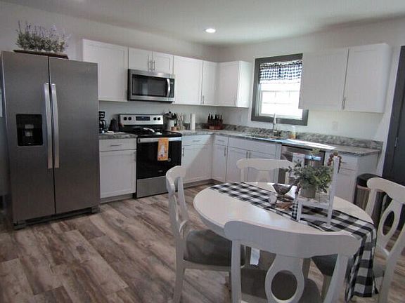 5th image of 403 Douglas Ct