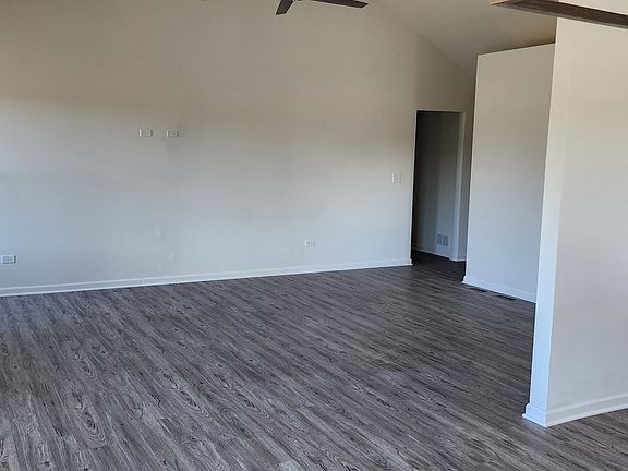 5th image of 240 S Short Dr