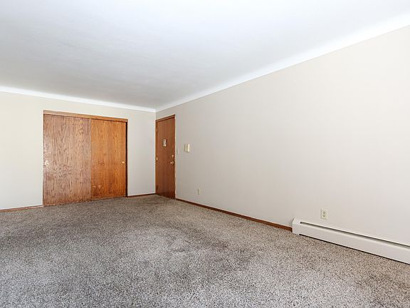 3rd image of 1640 Cumberland St APT 13