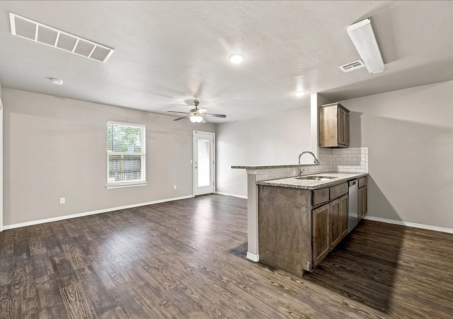 3 Bed 2.5 Bath 2 Car Garage Duplex **Brand New Construction In Edmond — Photo 4