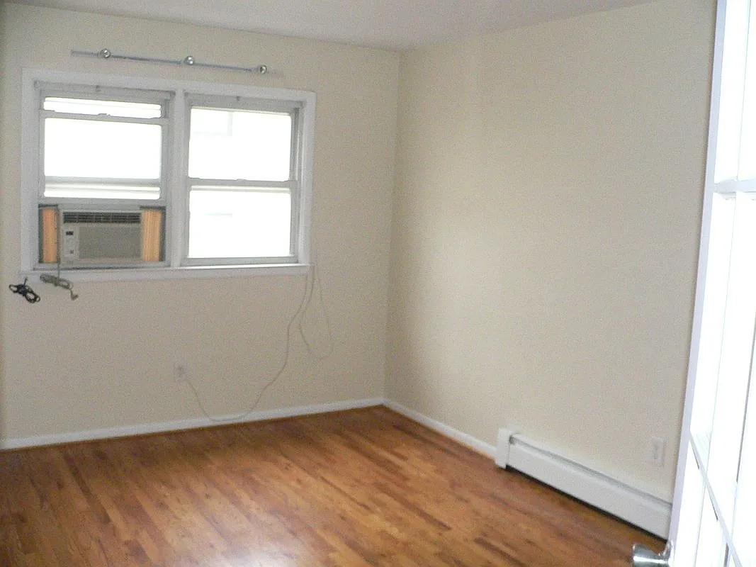 2 bed, 1.0 bath, 1000 sqft, $2,500 — Photo 2