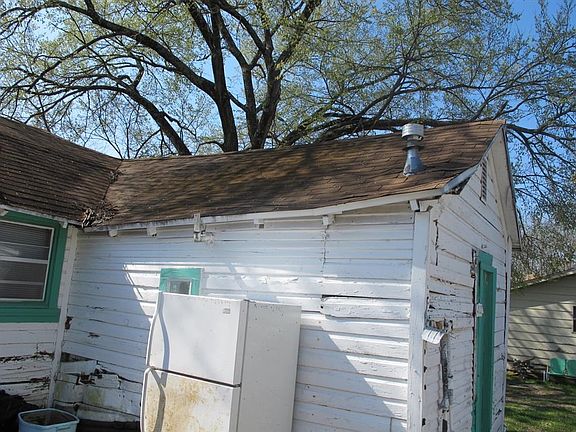 5th image of 2102 E Jones St