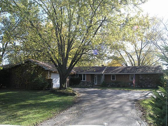 2nd image of 300 W Sauk Trl