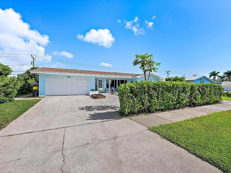 409 Lighthouse Dr — Photo 3