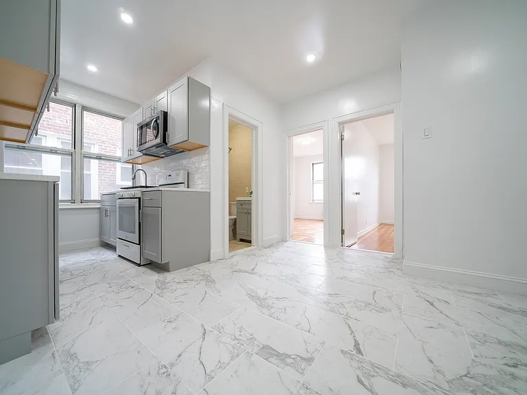 1060 Rhinelander Ave #1R — Photo 7