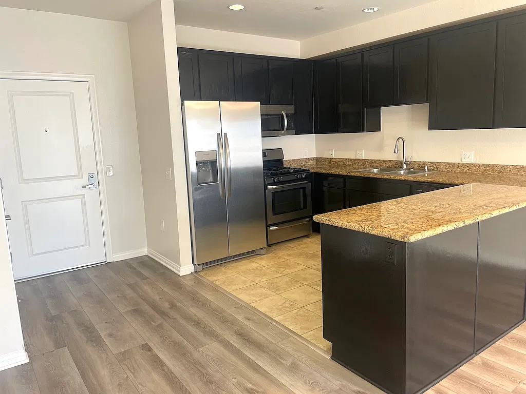 2 bed, 1100 sqft, $3,195 — Photo 2