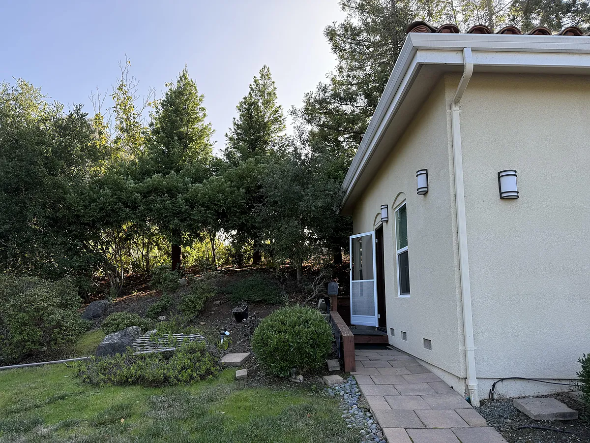 Convenient ADU location situated on the foothill of Palo Alto. - 4150 Old Adobe Rd #ADU