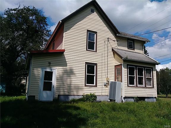 3rd image of 16 Camp St