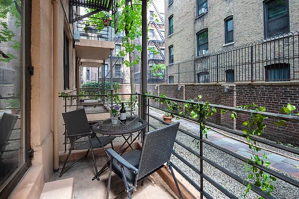 Sold by Sotheby's International Realty | media 12